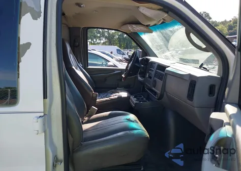 2005 Chevrolet Express z USA, uszkodzony, nr VIN 1GCFG15T051229102